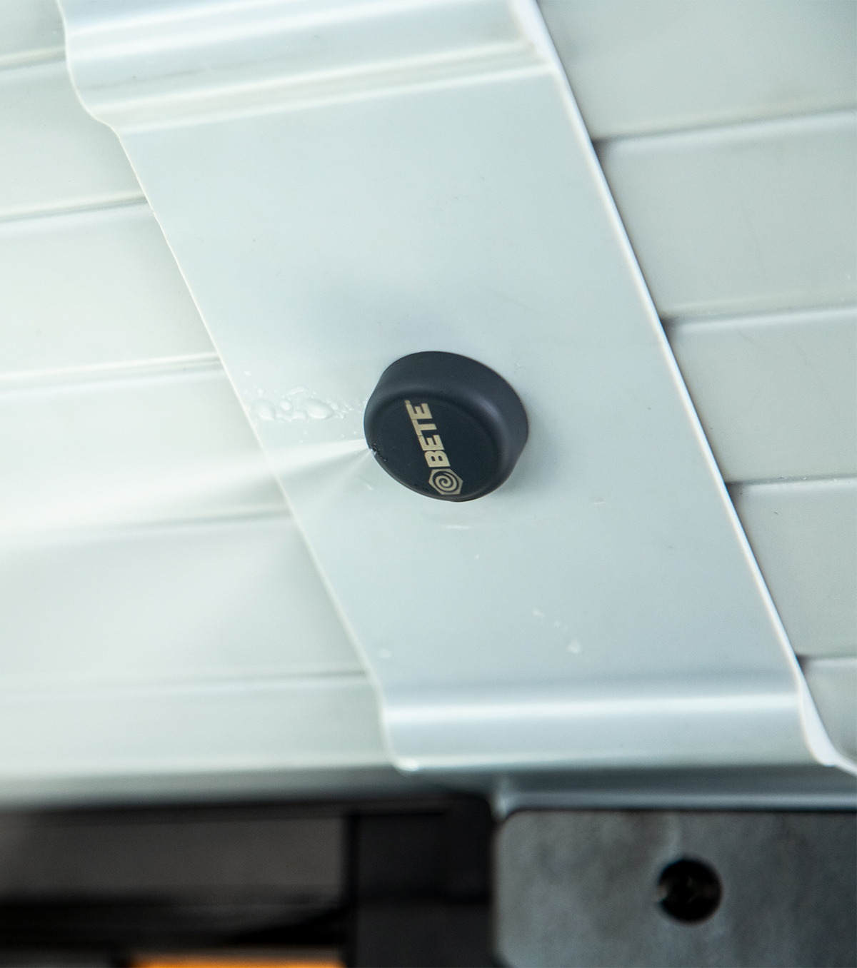 UltiFog™ Air Atomizing Nozzle for school buses and public transportation